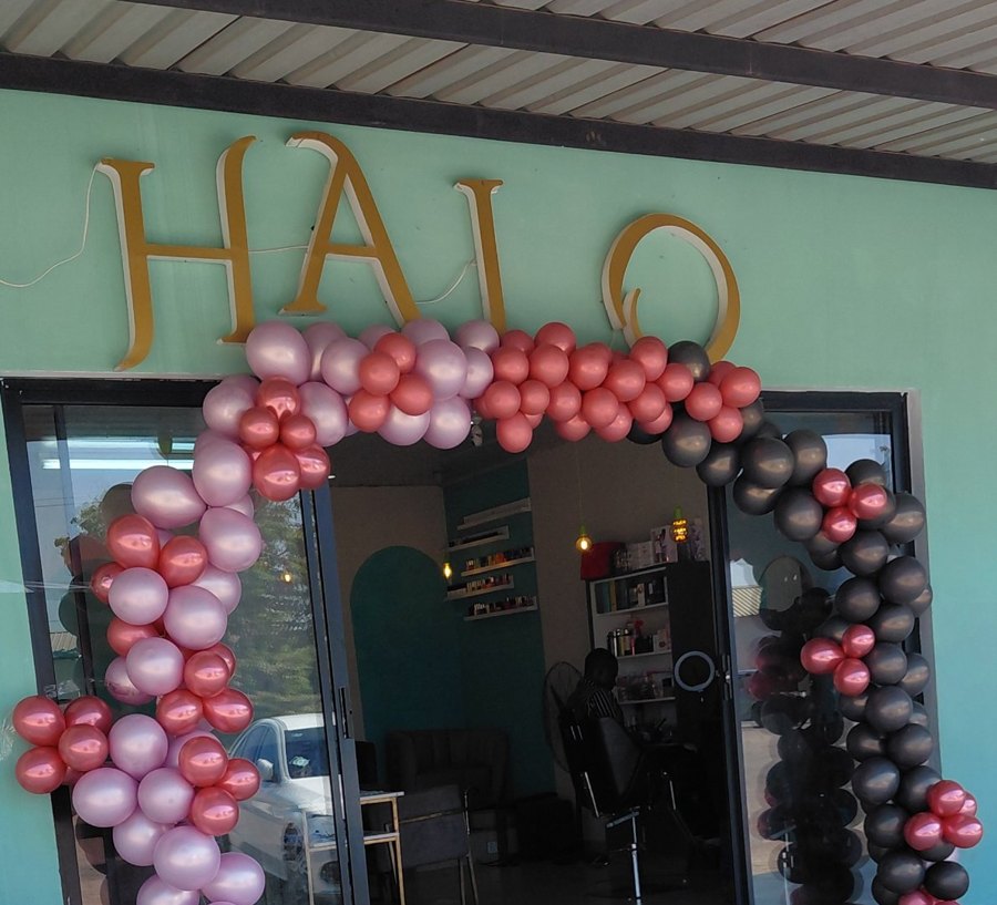 Balloon arch in rose gold, pink and black